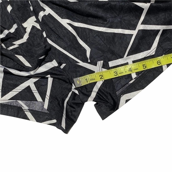 BLACK & White Geometric Print Strapless Romper - Picture 6 of 11